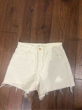 Universal Thread Cream Frayed Hem Denim Shorts